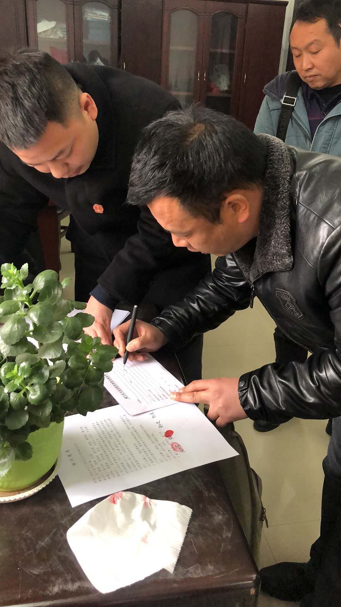 咸豐法院為13名農民工討薪30余萬元 (2).jpg